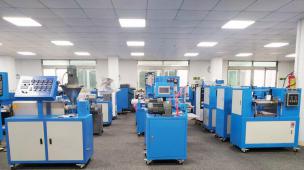 小型挤出机 密炼机 开炼机成品库