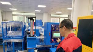 开炼机密炼机调试车间